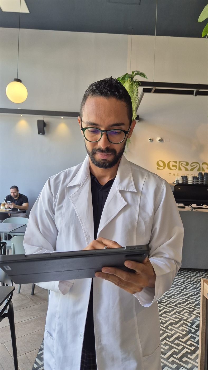 Dr. Jan Lío en consulta